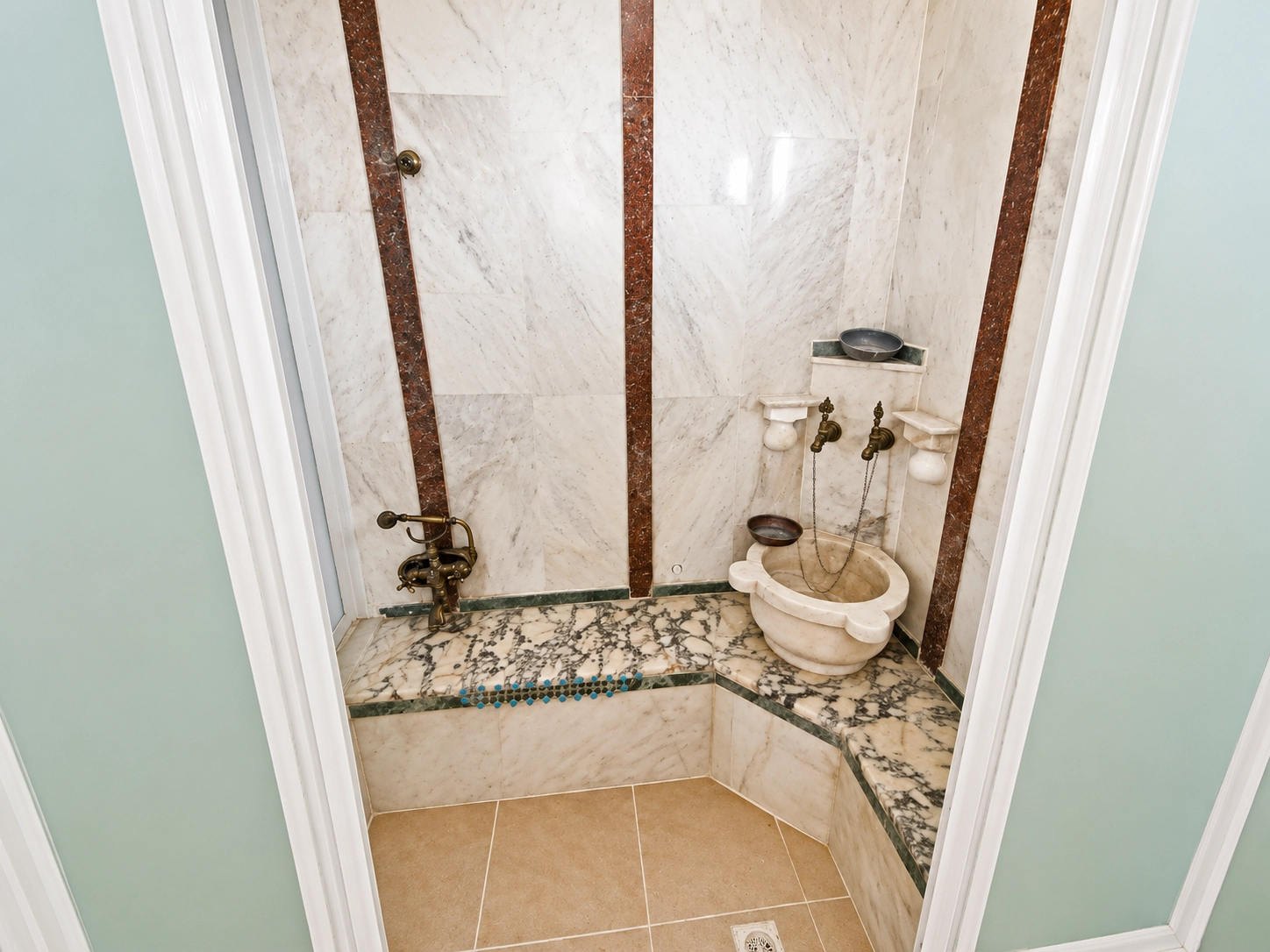 3. Kat Hamam